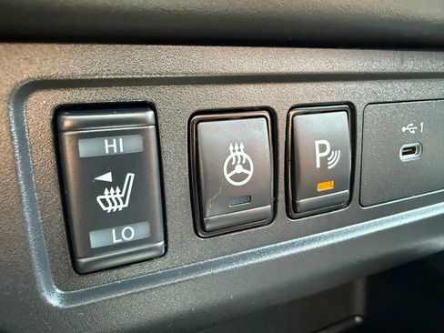 Used 2024 Nissan Frontier SV w/ Technology Package image 25