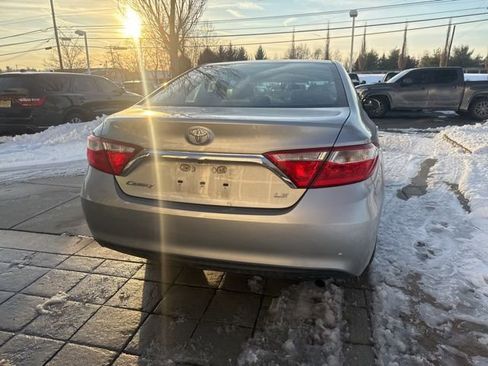 Used 2017 Toyota Camry LE image 6