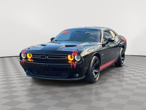 Used 2018 Dodge Challenger R/T image 2