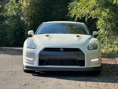 Used 2014 Nissan GT-R Black Edition image 14