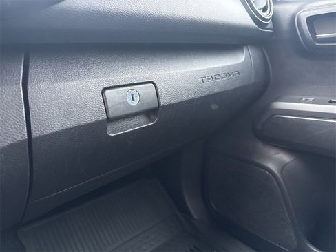 Used 2019 Toyota Tacoma SR image 31