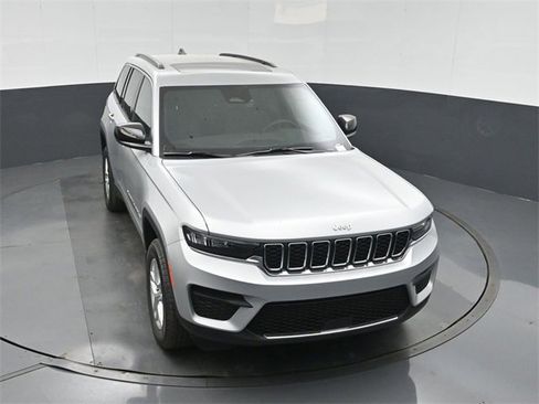 New 2025 Jeep Grand Cherokee Laredo X w/ Luxury Tech Group I image 34