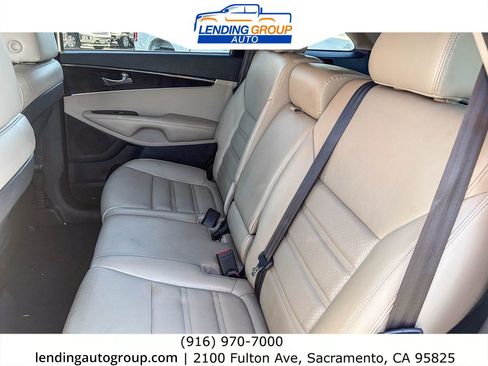 Used 2019 Kia Sorento EX AWD/4WD image 17