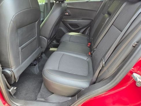 Used 2020 Chevrolet Trax LT w/ Sun & Sound Package AWD/4WD image 16