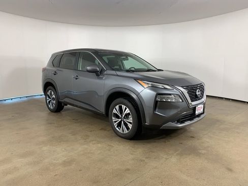 Used 2023 Nissan Rogue SV image 5