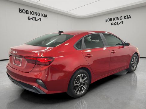 Used 2022 Kia Forte LXS FWD image 5
