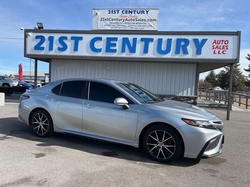 Used 2022 Toyota Camry SE image 1