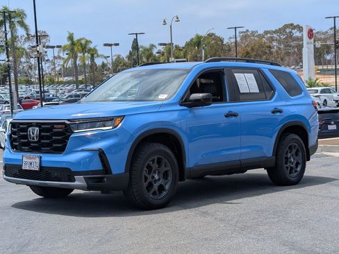Used 2025 Honda Pilot TrailSport image 12