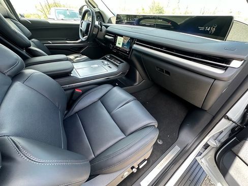New 2026 Lincoln Navigator Reserve AWD/4WD image 23