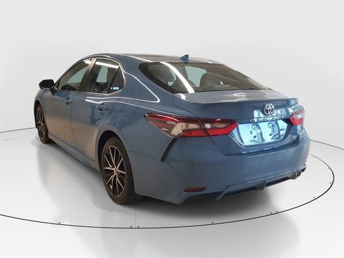 Used 2023 Toyota Camry SE image 5
