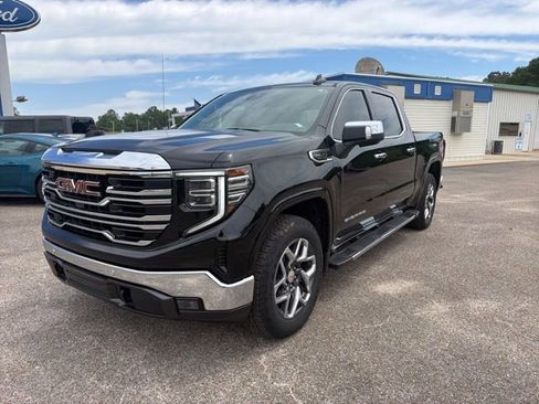 Used 2024 GMC Sierra 1500 SLT w/ SLT Premium Plus Package AWD/4WD image 2
