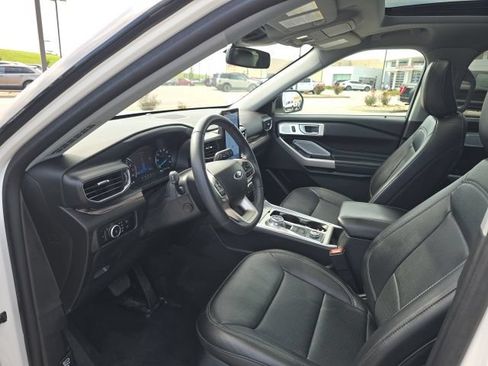 Certified 2023 Ford Explorer Limited w/ Limited Technology Package AWD/4WD image 10