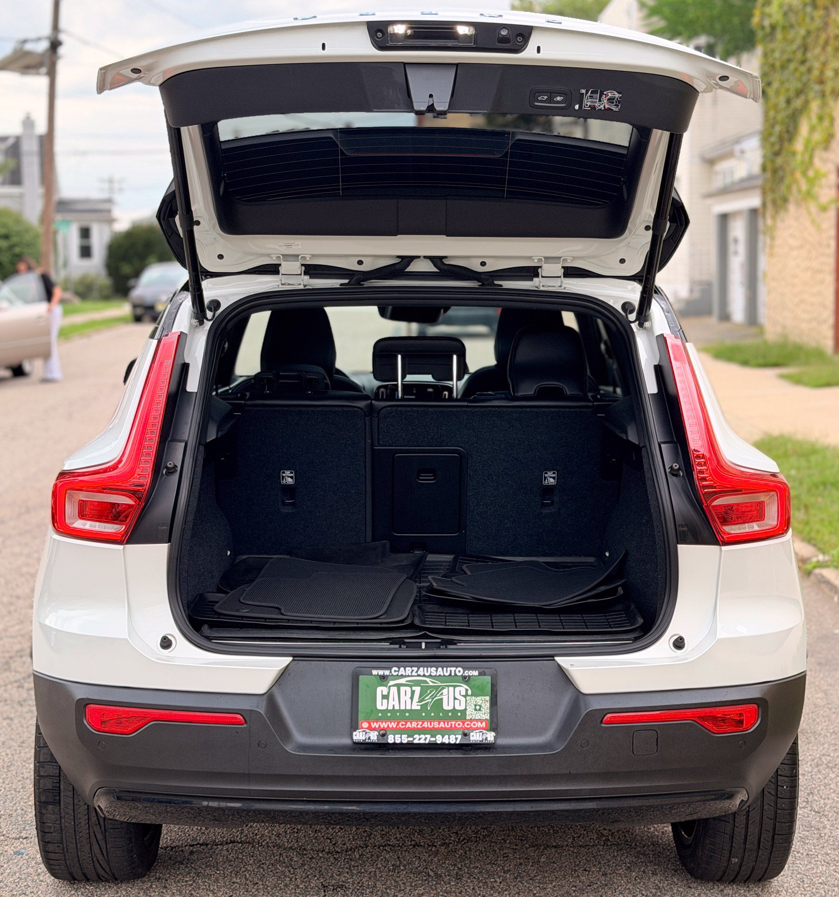 Used 2021 Volvo XC40 T5 R-Design w/ Climate Package AWD/4WD image 7