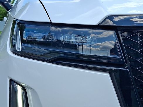 Used 2024 Cadillac Escalade ESV Sport Platinum w/ LPO, ONYX Package AWD/4WD image 10