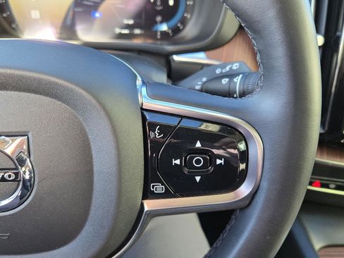 Used 2024 Volvo XC60 B5 Plus image 29