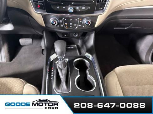 Used 2023 Chevrolet Traverse LT AWD/4WD image 17