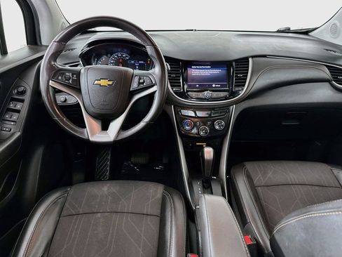 Used 2020 Chevrolet Trax LT w/ LT Convenience Package AWD/4WD image 21