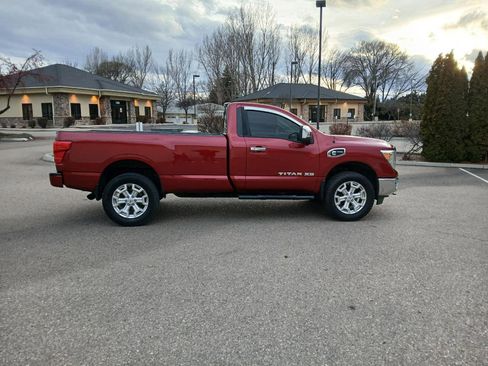 Used 2017 Nissan Titan SV image 6