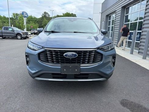 Used 2023 Ford Escape Platinum AWD/4WD image 2