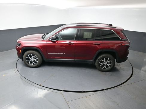 Used 2024 Jeep Grand Cherokee Limited AWD/4WD image 18