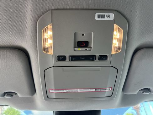 Used 2024 Toyota Highlander LE FWD image 28