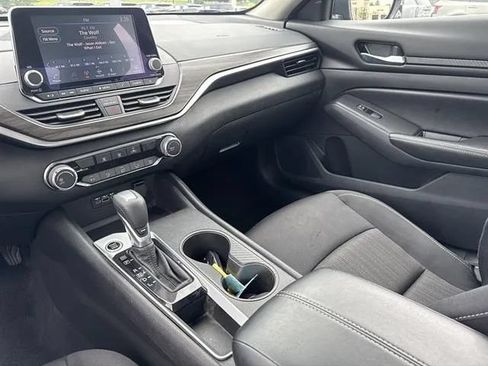Used 2025 Nissan Altima 2.5 SV FWD image 11