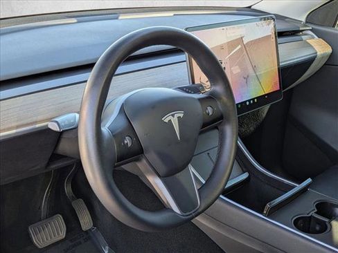 Used 2021 Tesla Model Y Long Range image 10