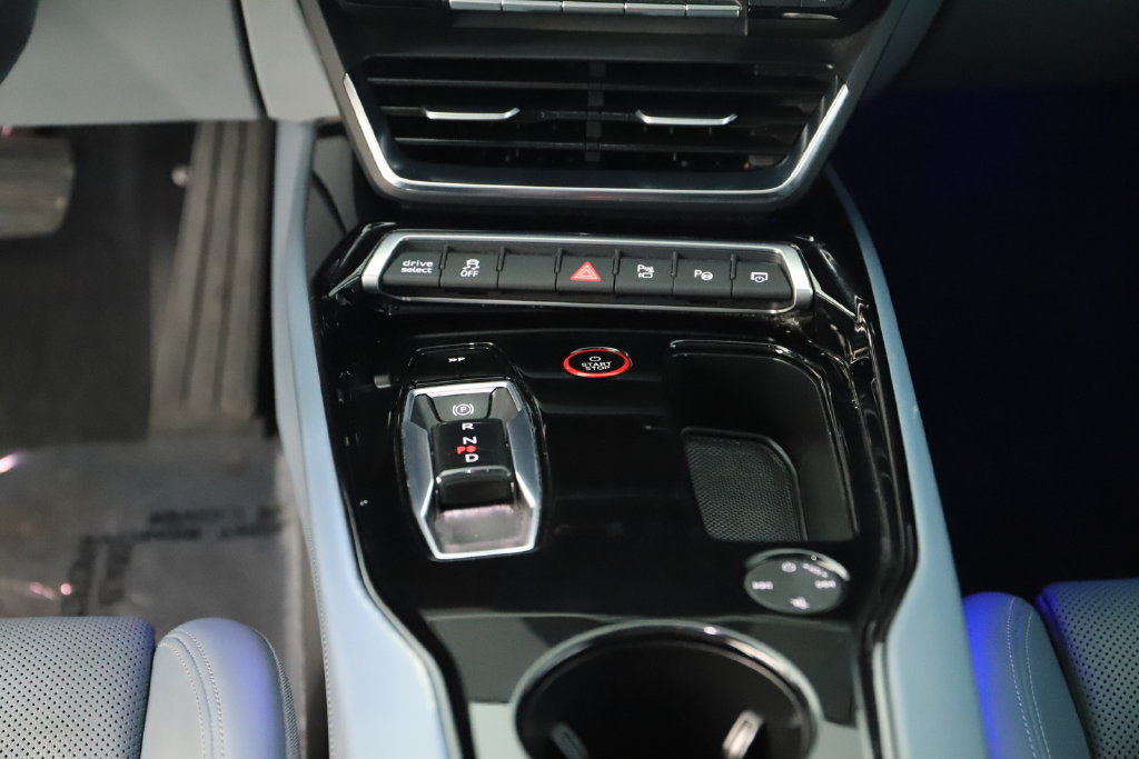 Used 2022 Audi e-tron GT Prestige AWD/4WD image 21