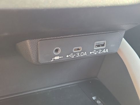 Used 2025 Subaru Forester Premium image 30