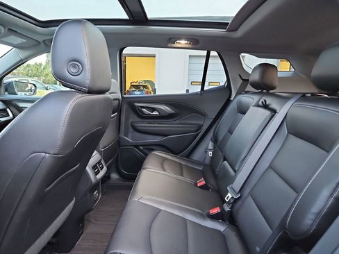 Used 2023 GMC Terrain SLT w/ Infotainment Package II image 30
