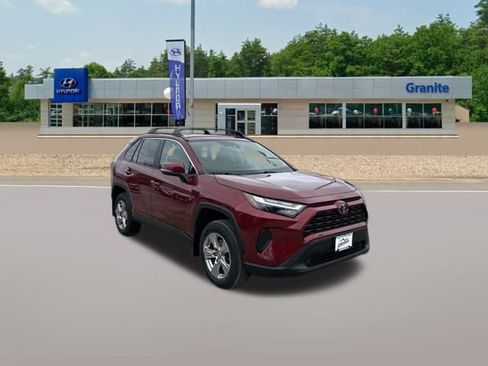 Used 2022 Toyota RAV4 XLE w/ Convenience Package image 5