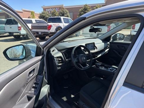 Used 2024 Nissan Rogue S image 14