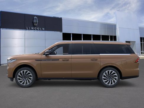 New 2026 Lincoln Navigator L Black Label AWD/4WD image 3