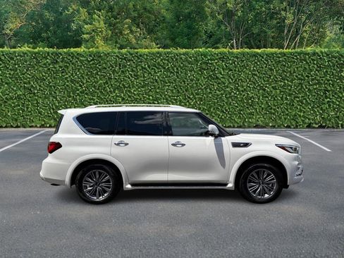 Used 2022 INFINITI QX80 Luxe w/ All-Season Package AWD/4WD image 2