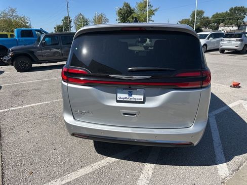 New 2026 Chrysler Pacifica Select image 26