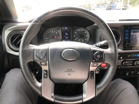 Used 2019 Toyota Tacoma TRD Off-Road AWD/4WD image 7