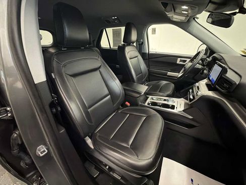 Used 2023 Ford Explorer XLT w/ Equipment Group 202A AWD/4WD image 25