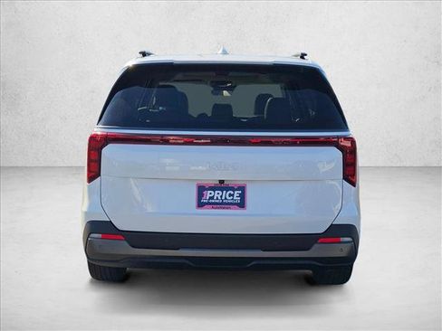 Used 2025 Kia Carnival SX w/ SX Dark Edition Package image 7