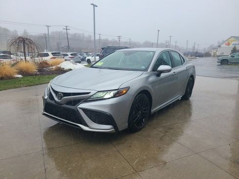 Used 2024 Toyota Camry XSE image 3