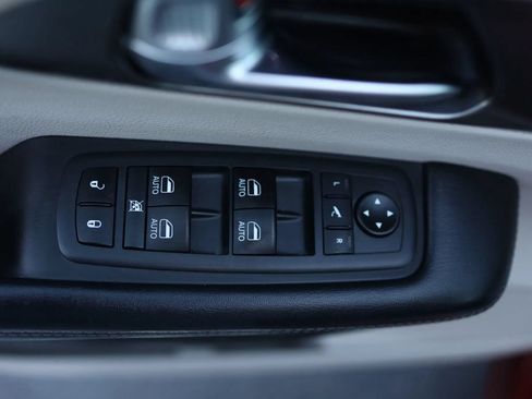 Used 2019 Chrysler Pacifica Limited FWD image 11