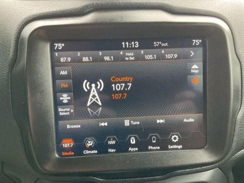 Used 2022 Jeep Renegade Latitude AWD/4WD image 5