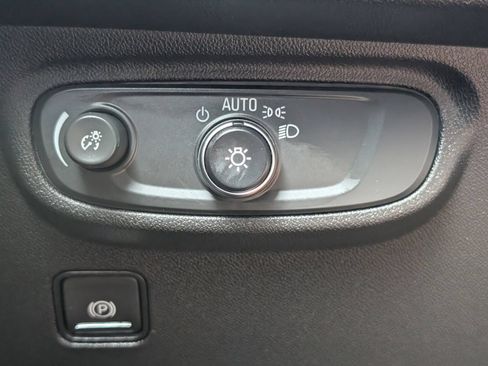 Used 2024 GMC Terrain SLE FWD image 13