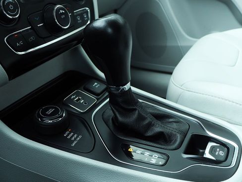 Used 2021 Jeep Cherokee Latitude Plus image 51