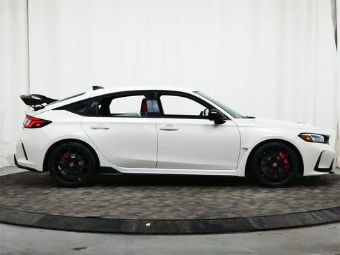 Used 2025 Honda Civic Type R image 8