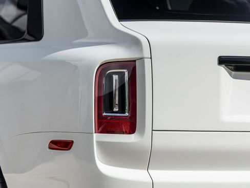 Used 2019 Rolls-Royce Cullinan image 12