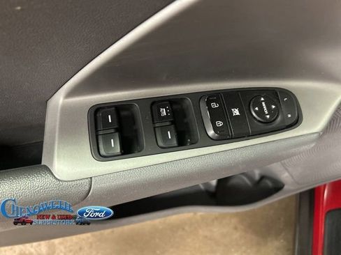 Used 2018 Kia Niro LX image 12