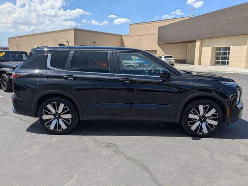 Used 2025 Mitsubishi Outlander SE AWD/4WD image 2
