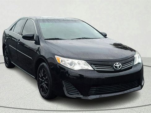 Used 2014 Toyota Camry LE image 1