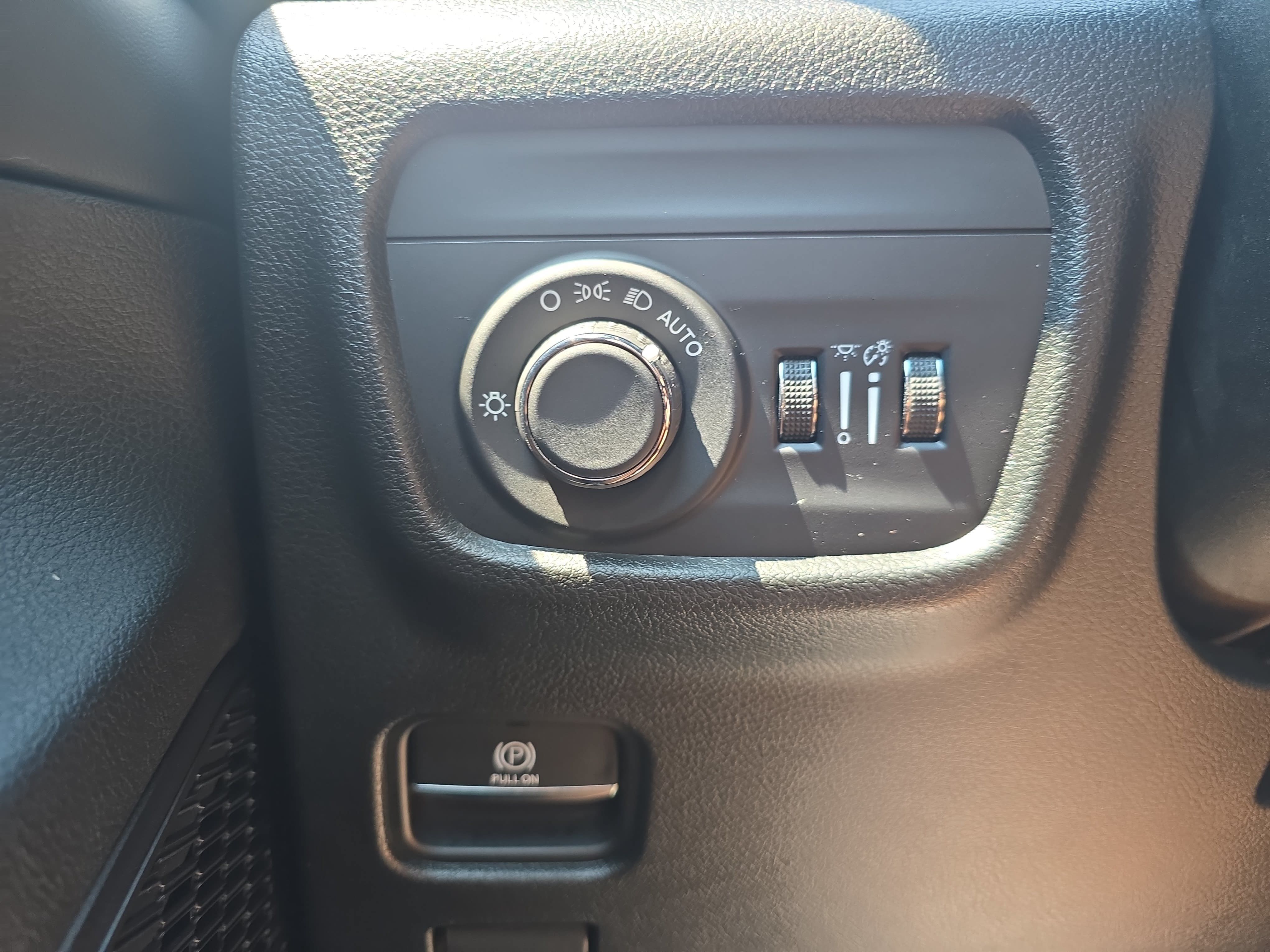 Used 2023 Jeep Grand Cherokee Altitude AWD/4WD image 24