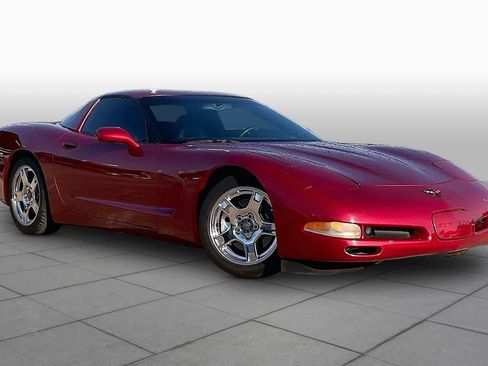 Used 2004 Chevrolet Corvette Coupe w/ Preferred Equipment Group RWD image 2